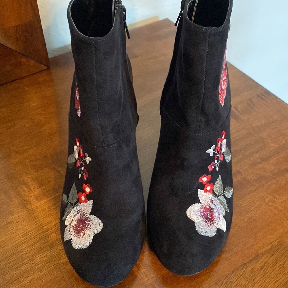 American Eagle Outfitters Woman’s Floral Embroidered Ankle Black Booties Size 6 - Picture 6 of 12